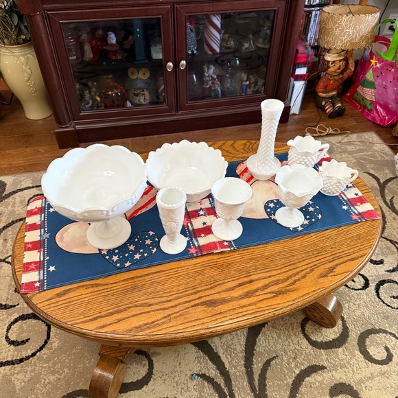 8 Pieces of Vintage White Milk Glass. - Picture 1 of 8
